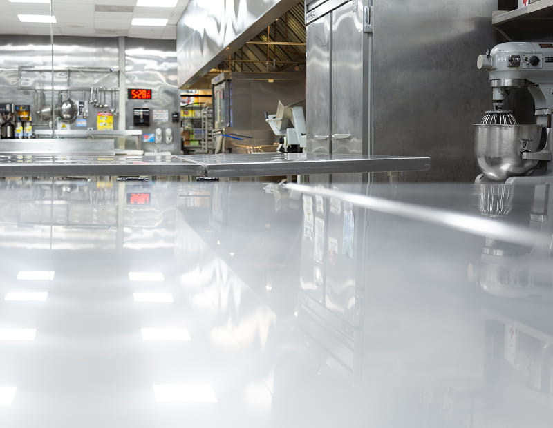 A clean and spacious kitchen to enjoy your foodcraft.